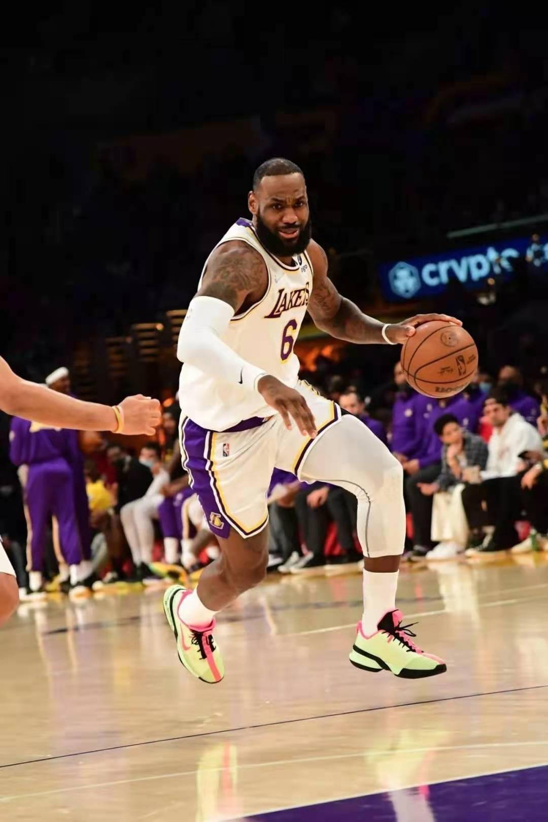 九游体育-包含国王杯赛前走向成谜，布鲁克林篮网手感冰凉，管理层满意，团队化学反应显著的词条